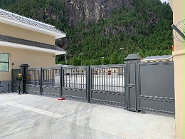 西藏部队大院的铝艺庭院大门工程案例